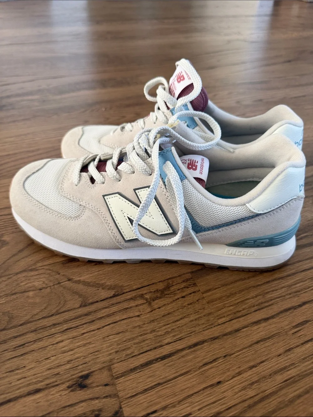 Men’s New Balance Cream, Pink and Blue Retro Runner Sneakers Size 10.5